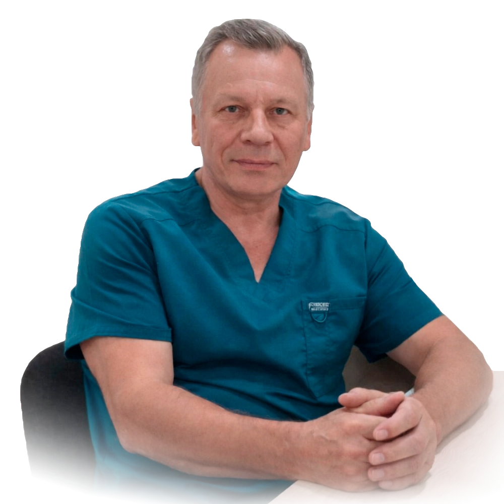 пластический хирург доктор Марков на рабочем месте в клинике